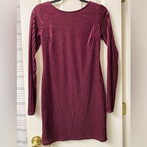 Forever 21 Burgundy Velvet Ribbed Long Sleeve Open Back Dress Size Medium